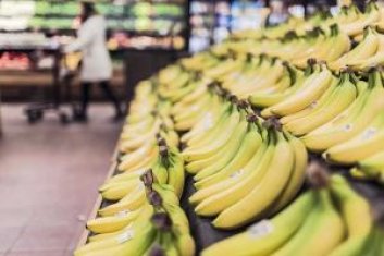 Bananen für gesunde Ernährung einkaufen